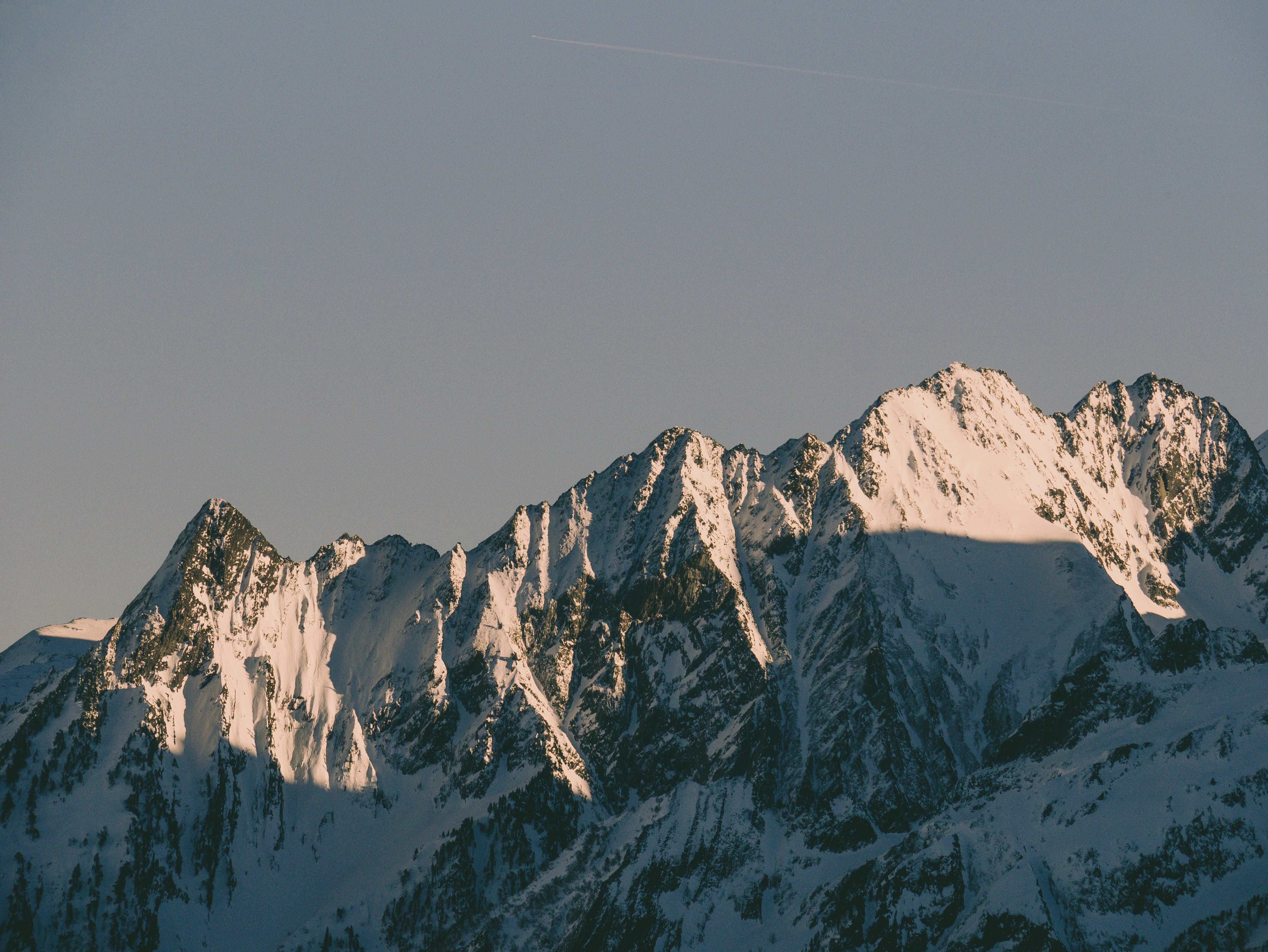 Sommets enneigés des Pyrénées